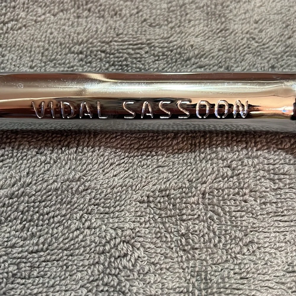 Vidal sassoon 1/2” curling iron blue handle
